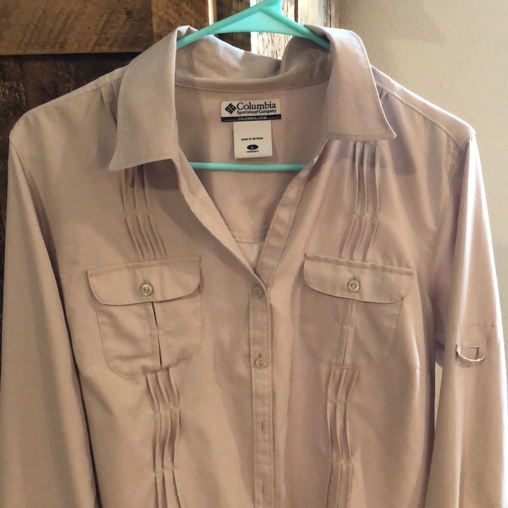 Columbia women’s Large outdoor shirt.